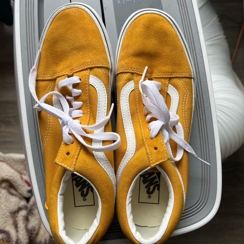 Like new - women’s size 9 men’s size 7.5